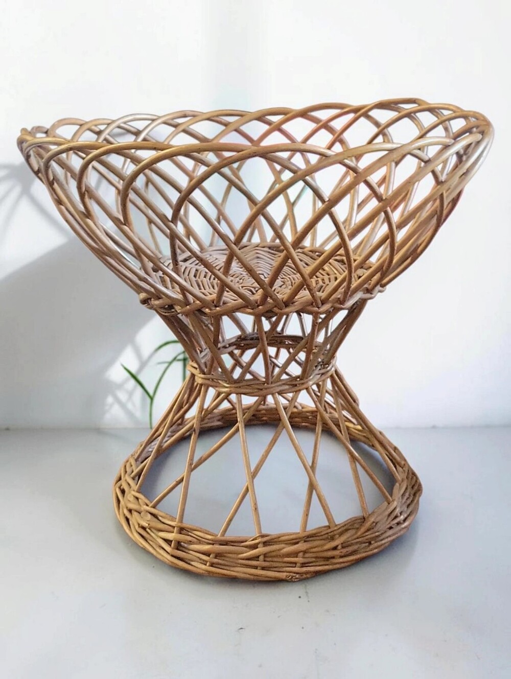 Vtg Wicker Rattan Hourglass Pedestal Lattice Woven Fruit Basket Plant Stand 9"